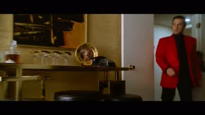 - Hello? - Sammy. - Yeah. - Casino