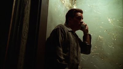 - Hello.
SILVIO [ON PHONE]: Tony. - The Sopranos