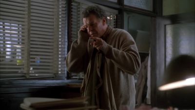 - Hello?
- Walter: Ask that salesgirl a question. - Fringe