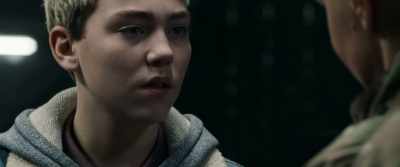 - Hello. What do you do?
- I'm a social worker. - Hacker