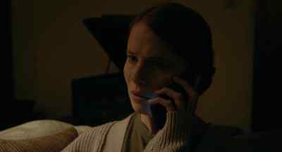 -Hello?
-[woman gags over phone] - Cellphone