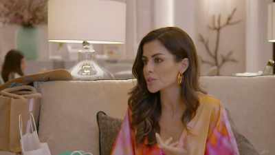 - Hello! - Yasmine, yay.
- Hi! - The Real Housewives of Dubai