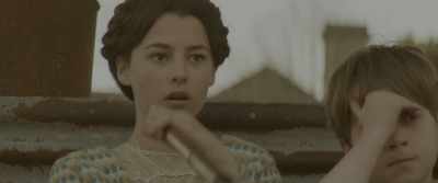 - Hell's bells. He's in there.
- Let me have a look. - The Railway Children Return