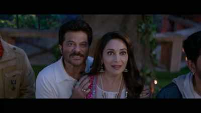 Help an lndian...
then lndia will progress - Total Dhamaal