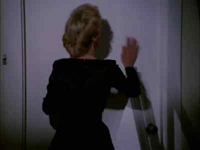 Help! Can anybody hear me?
I can't get out! - Murder, She Wrote