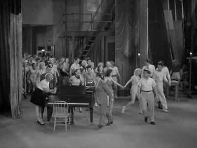 Help. Help.
Let me go, let me go, let me go. - Dames