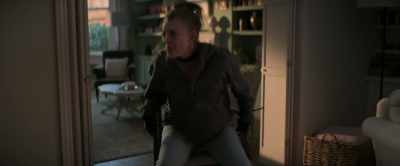 - Help! Help, someone!
- [CHAIR THUDDING] - The Wasp