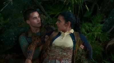 - Help me!
- Alejandro, you have to stop moving. - Dora and the Lost City of Gold