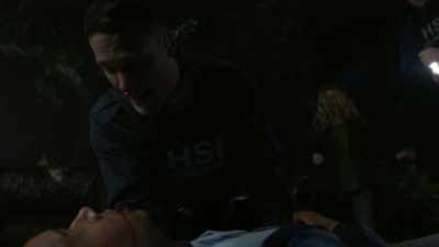 Help me. [ Shivers ] - The Crossing