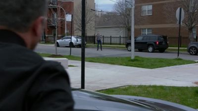 Help, over here!
Please, she's over here! - Chicago Fire