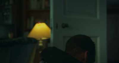 -Help me up!
-[Joe grunts] - Dead Places