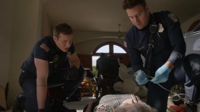 Hen, I'm gonna need
a hand over here. - 9-1-1