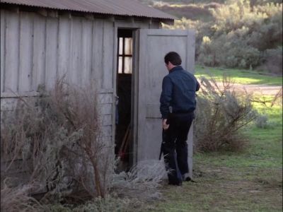 HENCHMAN: Move it. - MacGyver