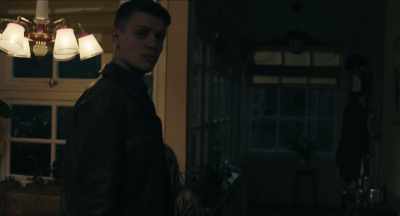 Henri, leave the gun, please. - Monsieur Spade