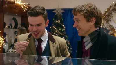 (Henry chuckles)
(Graham chuckles) - Christmas in Notting Hill