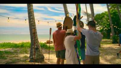 -Henry!
-Hey. - Dive Club