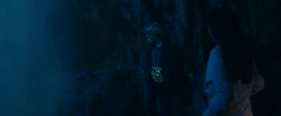 Henry, stay away from the ledge! - Cocaine Bear