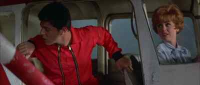 - Her chute didn't open!
- She's gonna do a free fall. - Beach Blanket Bingo