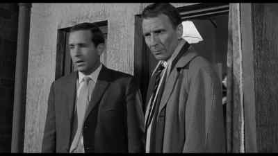Her coat's gone. - Children of the Damned