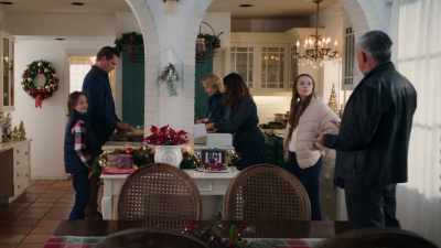 Her cookies are even better - Mystery on Mistletoe Lane