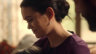Her father didn't work
or have money. - Tom Clancy's Jack Ryan