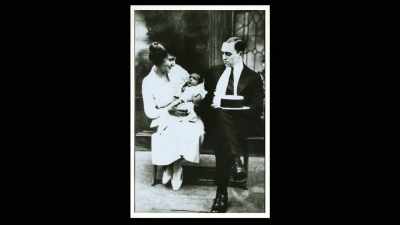 Her father was Kenneth Robbins, - First Ladies