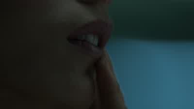 Her finger. - Westworld