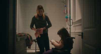 Her flashlight flew
out of her hands - Justine
