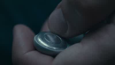 HER GIGGLING PLAYS OVER THE MEMORY - Black Mirror