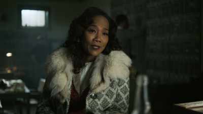 Her mama's dying.
Her last days. - Godfather of Harlem
