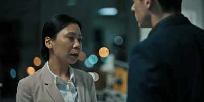 Her ministerial folder,
her briefcase, her handbag. - Bodyguard