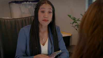 Her name is Mia Horner
and she used to work here. - Million Dollar Lethal Listing