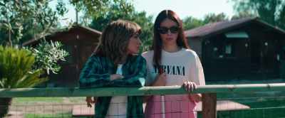 Her name's Nerea,
they told me she's very protective. - Dark Glasses