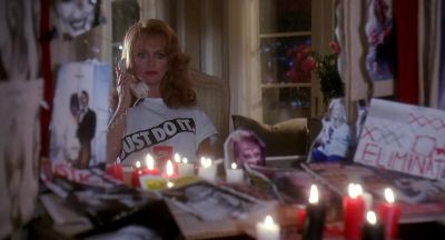 Her neck is broken and there's no pulse and she's dead - Death Becomes Her