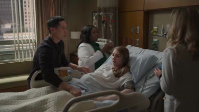 Her O2 sats are falling.
Fever's climbing. - The Good Doctor