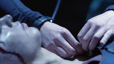 Her pulse is weak. - Supergirl