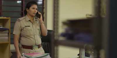 Her sisters are with us
at the station, we're talking to them. - Crime Stories: India Detectives
