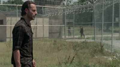 [Herd growling] - The Walking Dead: The Return