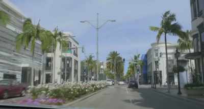 Here we are, girls, Rodeo Drive. - #FollowMe