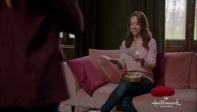 Here, this arm has to keep in,
this keeps still. - Love, Romance & Chocolate