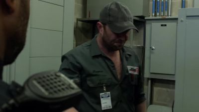 Here, you can hold that flashlight for me. - Blindspot
