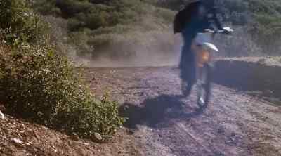 Here they come. Get down. - The Dukes of Hazzard