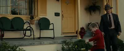 - Here, come here. - Gangster Squad