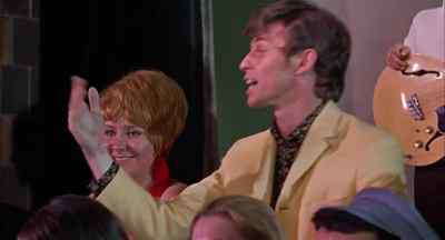 Here, come on.
Everybody, come here. - To Sir, with Love