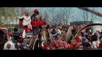 Here come Senator Carroll
and Mrs. Carroll. - The Parallax View