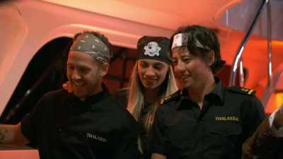- Here they come, yes!
- Oh, hey! - Below Deck Down Under