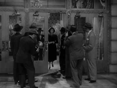 - Here she comes, boys!
- How are you, Captain? - The Velvet Touch