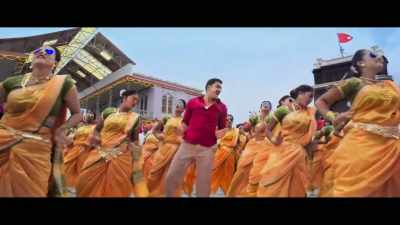 ♪ Here comes... Here comes Simmba
to drive you up the tree. ♪ - Simmba