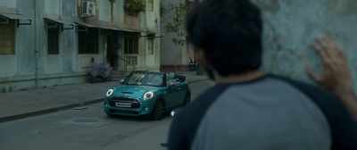 "Here comes the damsel,
swaying to the beat.." - Bhavesh Joshi Superhero