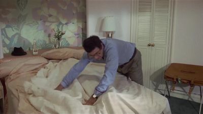 Here comes the door Marvin - California Suite